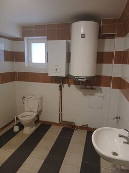 Pronájem bytu 1+1 52 m2 s parkováním - 2