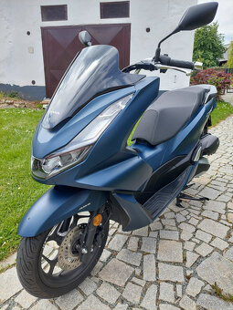 HONDA PCX 125 2023 ČR, najeto 4200km - 2