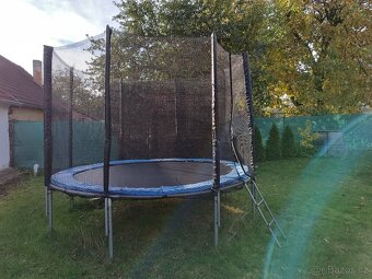 Prodám trampolínu o průměru 3,05 m v zachovalém stavu. - 2