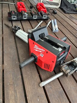 2 ks Aku demoliční kladivo Milwaukee MXF DH2528H-602 - 2