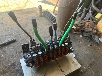 Hydraulicky rozvadec - 2