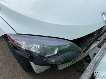 Predni prave svetlo megane 3 - 2