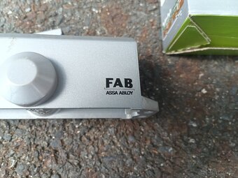 FAB ASSA ABLOY dveřní zavírač - 2