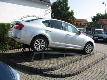 Octavia II 1,6 TDi-85 kW, 220.000,-Kč - 2