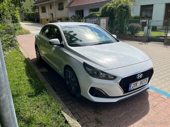 i30 fastback, STYLE + NAV, servisní knížka, 1. majitel - 2