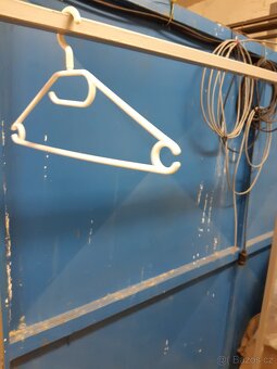 stojan na oděvy pojízdný - 2