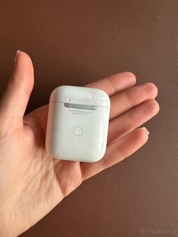 Apple AirPods 1 - 2