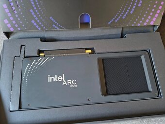 Nová grafická karta Intel Arc B580 Limited Edition 12GB - 2