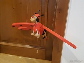 Závěsná beruška / houpací dřevěná dekorace - 2