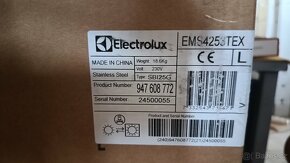 Vestavná mikrovlnná trouba Electrolux EMS4253TEX - 2