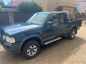 Ford Ranger pickup 4x4 offroad - 2