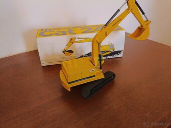 Model cat 245 - 2