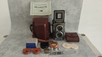 Starý fotoaparat Flexaret s příslušenstvím - 2