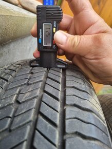 Prodám letní pneu 215/70 R16 100H Yokohama - 2