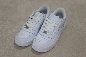 Bílé NIKE AIR FORCE 1 vel. 38,5 - 2