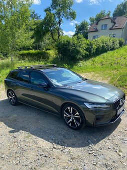 Prodám Volvo v60 R Design 2021 145 kW - 2