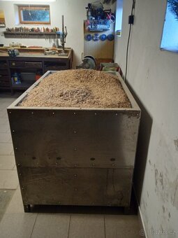 Prodám kovovou bednu o rozměrech - 2