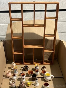 Prodám Miniatury i s poličkou - keramické - 2