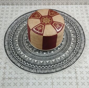 Starý taburet 32x48 cm včetně koberce 130 cm průměr. - 2