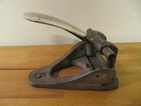 stará děrovačka URSUS - 2