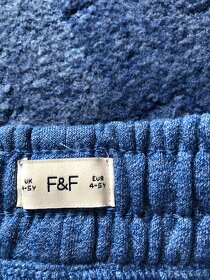 Nové tepláky vel.  110 - 2