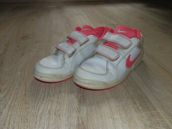 Dívčí boty / tenisky Nike vel.33,5 (stélka 21cm) - 2
