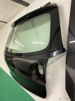 Páté dveře VW Golf 5 Hatchback - 2