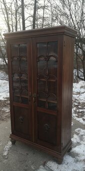 Starožitná masivní knihovna - 2