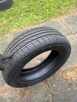 Prodám pneu 2ks 205/60R16 - 2