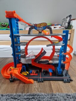 Mattel Hot Wheels City garáž se smyčkou FTB69 - 2