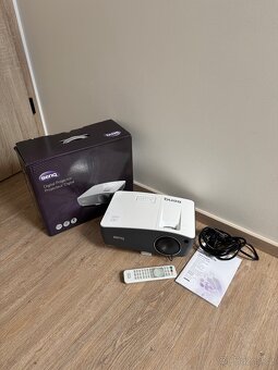 Projektor Benq TH670 + držák na strop - 2