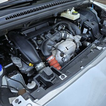 Peugeot 5008 1,6i Family benzín 115kw - 2