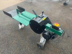 Kinetická štípačka dřeva. 8T. - 2