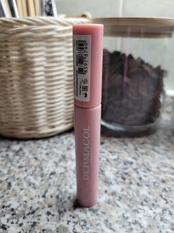 Nová prodlužující řasenka Think Pink zn. Dermacol - 2