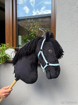 Černý hobby horse - 2