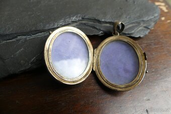 Zlatý otevírací medailon, smalt perly biedermeier - 2