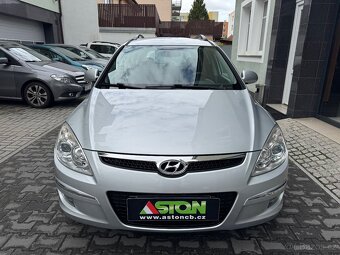 Hyundai i30 kombi 1,6i 93 kW, serviska, 2 x kola - 2
