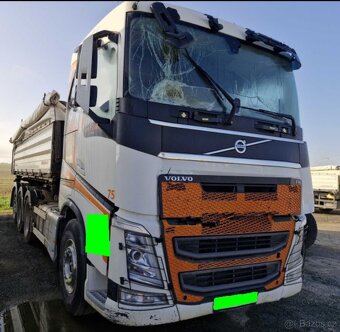 Volvo FH 345kw 8x4 třistranný sklápěč rv:2020 havarovaný leh - 2