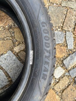 Zimní pneu 215/50 R 18 - 2