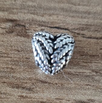 Přívĕsek ve tvaru srdce Pandora - 2