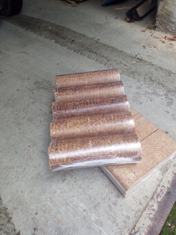 Kvalitní dřevěné brikety - 2