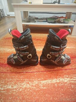 Lyžáky, lyže a helmy výbava - 2