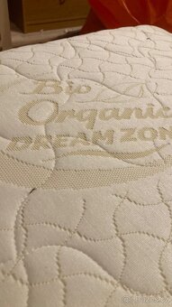 Postel z masivu, s úložným prostorem - 2