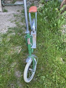 Staré, historické kolo, kolobezka - 2