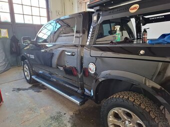 Dodge RAM 1500 5.7 HEMI Laramie - 2