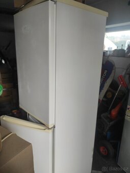 Velká lednice s mrazákem - 2