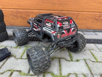 Traxxas Summit 1/8 Brushless - 2