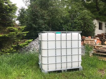 IBC nádrž na vodu 1000l, kovová paleta - 2
