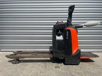 Elektrický nízkozdvižný paletový vozík TOYOTA - 2
