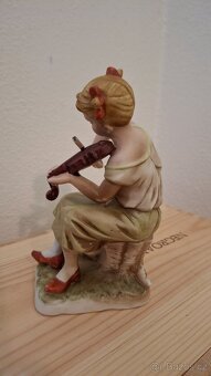 Starožitná porcelánová soška - 2